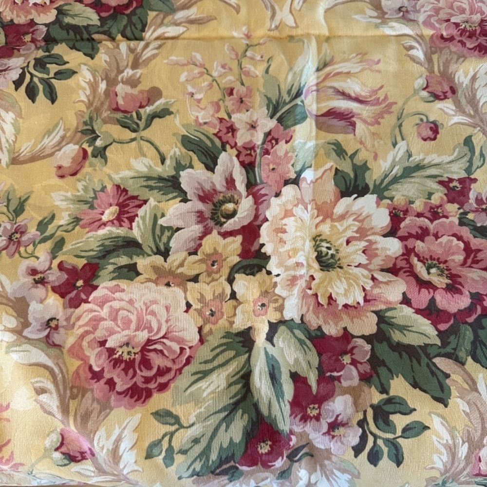 New Croscill Home Two( 2) Floral Pillow Shams Standard Size 27" x 21"